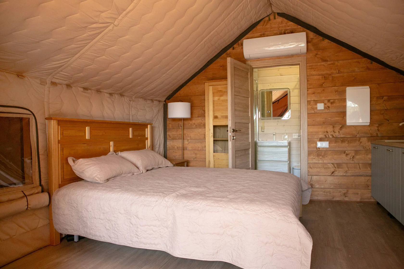 Enterijer profesionalnog Wildhomes glamping šatora