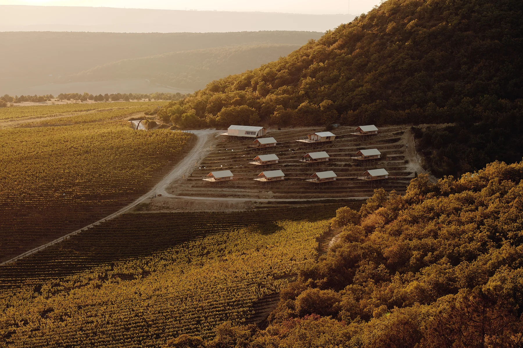 Glamping jedinice na ruralnom imanju u Srbiji
